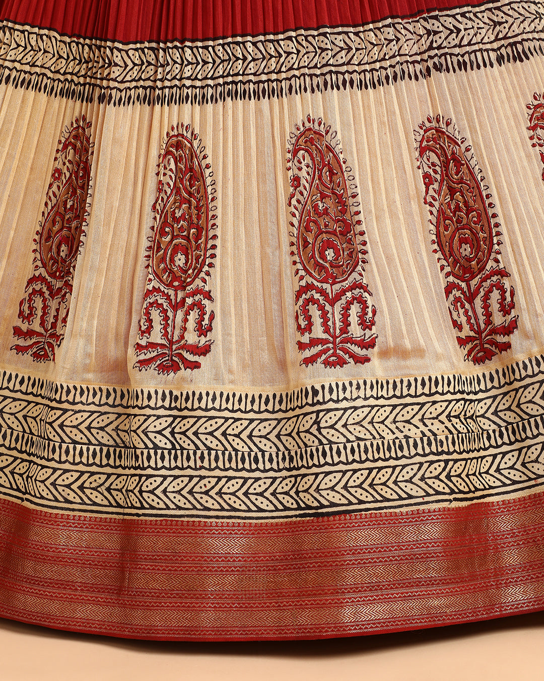 Red &amp; Cream Paisley Border Anarkali